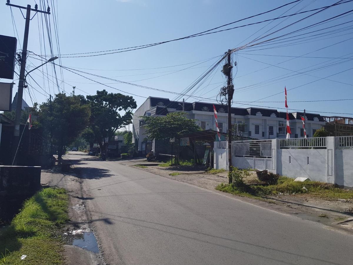 Oyo 93162 Cempaka Syariah Hotel Medan Kültér fotó