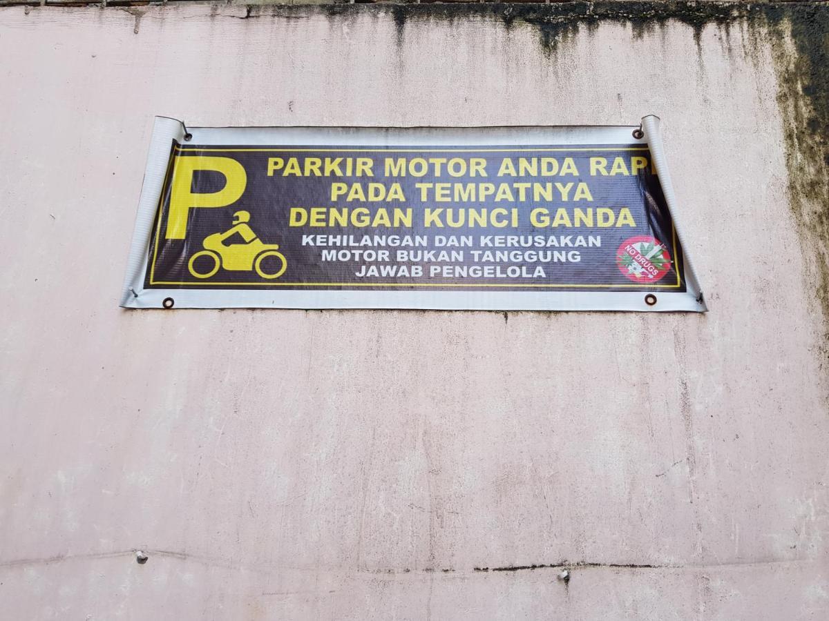 Oyo 93162 Cempaka Syariah Hotel Medan Kültér fotó