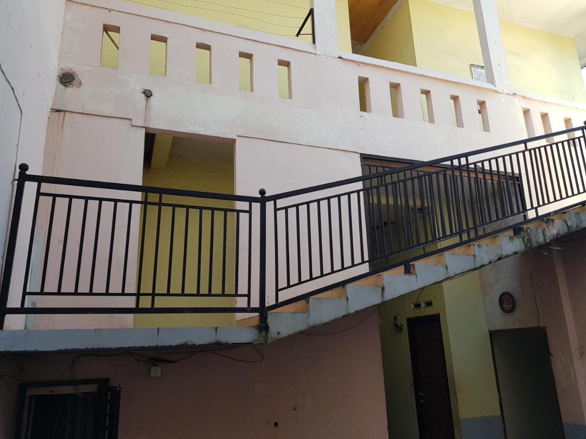 Oyo 93162 Cempaka Syariah Hotel Medan Kültér fotó