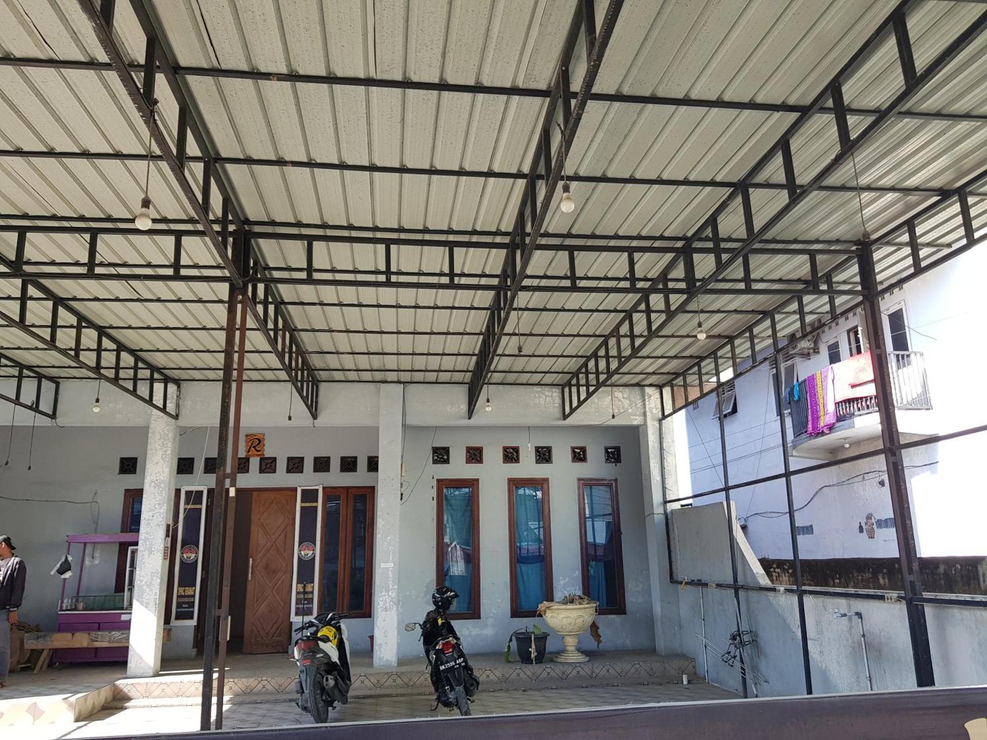 Oyo 93162 Cempaka Syariah Hotel Medan Kültér fotó